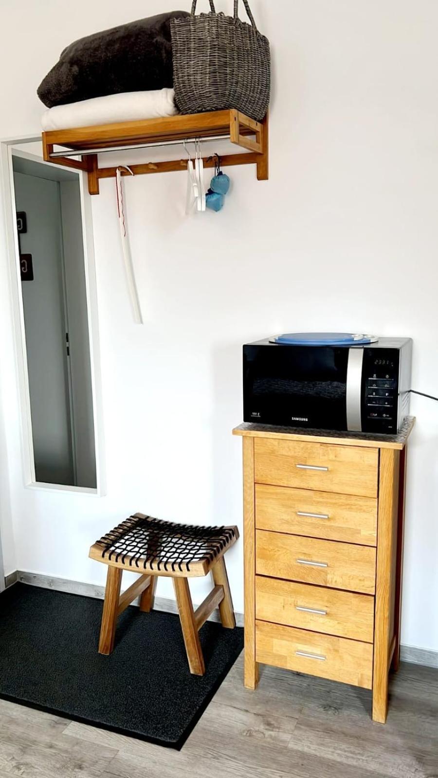 Private Apartment *